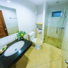Отель Sea Breeze Jomtien Residence Таиланд, Паттайя - отзывы, цены и фото номеров - забронировать отель Sea Breeze Jomtien Residence онлайн ванная