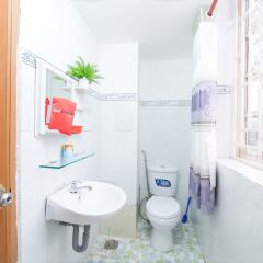 Отель RedDoorz near Tan Son Nhat Airport 3 ванная фото 2