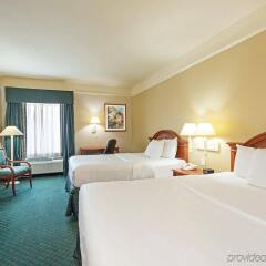 Отель La Quinta Inn & Suites Covington комната для гостей фото 2