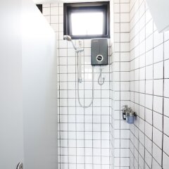 Issara By D Hostel Бангкок ванная фото 2