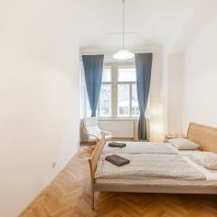 Апартаменты Central Apartment With Netflix Subscription 2 Bedroom Apts Прага комната для гостей фото 2