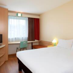 Отель Ibis Poznan Stare Miasto Польша, Познань - 1 отзыв об отеле, цены и фото номеров - забронировать отель Ibis Poznan Stare Miasto онлайн комната для гостей
