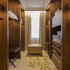 Отель JW Marriott Grosvenor House London сейф в номере