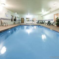 Отель Holiday Inn Express Bernalillo бассейн
