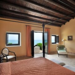 Отель Falconara Charming House & Resort Бутера сейф в номере