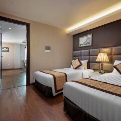 Skylark Hotel сейф в номере