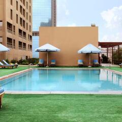 Отель Hilton Cairo World Trade Center Residences бассейн фото 3