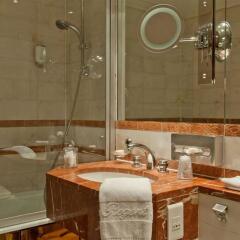 Отель Hôtel Le Regent Paris ванная фото 2