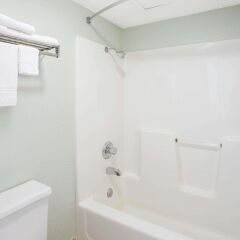 Отель Days Inn Harrison ванная