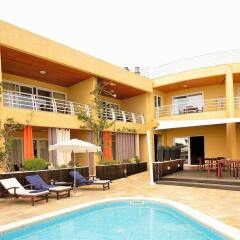 Отель Aparthotel Vila Luz бассейн