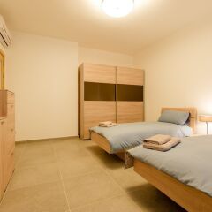 Отель Seafront Luxury Apartment, Pool and Great Location Мальта, Слима - отзывы, цены и фото номеров - забронировать отель Seafront Luxury Apartment, Pool and Great Location онлайн сейф в номере