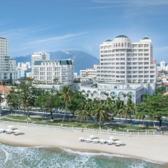Отель Sunrise Nha Trang Beach Hotel & Spa Вьетнам, Нячанг - 5 отзывов об отеле, цены и фото номеров - забронировать отель Sunrise Nha Trang Beach Hotel & Spa онлайн пляж фото 2