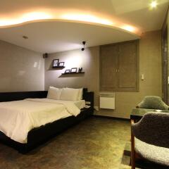 Art Hotel комната для гостей