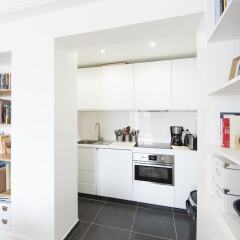 Отель Contemporary near Arc de Triomphe Париж в номере