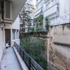 Отель Elegant & Spacious 2bdr Flat балкон