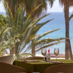 Suitopía Sol y Mar Suites Hotel гостиничный бар
