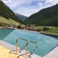 Tonzhaus Hotel & Restaurant Сеналес бассейн