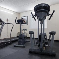 Отель Chicago Club Inn & Suites фитнесс-зал фото 2