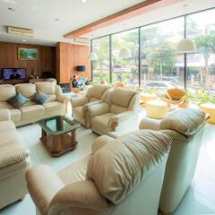 Апартаменты Laemtong Service Apartment интерьер отеля фото 3