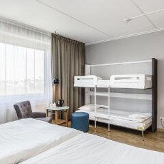 Отель Park Inn By Radisson Stockholm Solna Солна комната для гостей фото 3