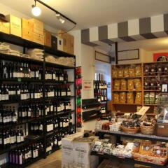Отель Vicolo del Pozzo Здание Barolo гостиничный бар