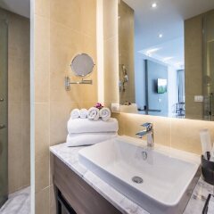 Отель Dewa Phuket Nai Yang Beach Таиланд, Пхукет - 1 отзыв об отеле, цены и фото номеров - забронировать отель Dewa Phuket Nai Yang Beach онлайн ванная фото 2