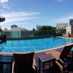 Отель April Suites Pattaya Паттайя бассейн фото 3