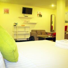 Royal Q&D Suites Hotel удобства в номере