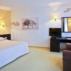 Гостиница Old Estate Hotel and SPA в Пскове 8 отзывов об отеле, цены и фото номеров - забронировать гостиницу Old Estate Hotel and SPA онлайн Псков комната для гостей