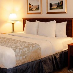 Отель La Quinta Inn by Wyndham Cincinnati North США, Шаронвилль - отзывы, цены и фото номеров - забронировать отель La Quinta Inn by Wyndham Cincinnati North онлайн комната для гостей фото 4