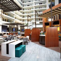Отель The District by Hilton Club гостиничный бар