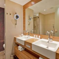 Отель Ramada Hotel & Conference Center München Messe Германия, Мюнхен - отзывы, цены и фото номеров - забронировать отель Ramada Hotel & Conference Center München Messe онлайн ванная