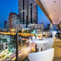 Отель Novotel Bangkok Silom Road балкон
