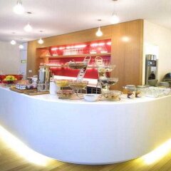 Отель La Cour Des Augustins Boutique Gallery Design Hotel Швейцария, Женева - отзывы, цены и фото номеров - забронировать отель La Cour Des Augustins Boutique Gallery Design Hotel онлайн питание фото 2