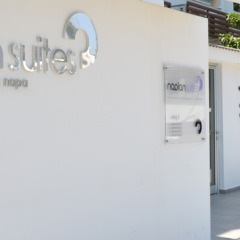 Отель Napian Suites парковка