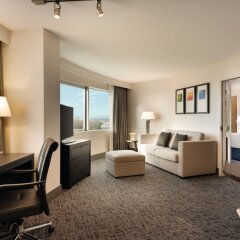 Отель Radisson Hotel Vancouver Airport Канада, Ричмонд - отзывы, цены и фото номеров - забронировать отель Radisson Hotel Vancouver Airport онлайн удобства в номере фото 2