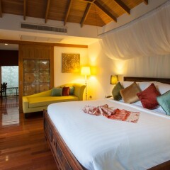 Отель Tango Luxe Beach Villa Samui сейф в номере