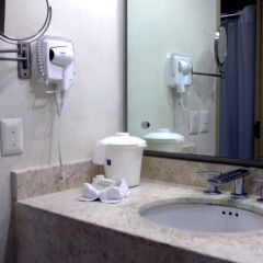 Отель Comfort Inn Puerto Vallarta ванная фото 2