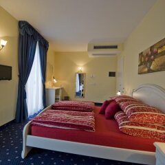 Hotel Borgo dei Poeti Wellness Resort Манерба-дель-Гарда сейф в номере