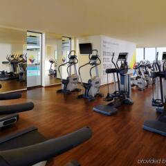 Отель Sheraton Arabellapark Мюнхен фитнесс-зал