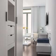 Отель Room Mate Carla сейф в номере