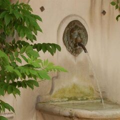 Отель Hôtel de la Fontaine балкон
