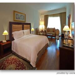 Отель Holiday Inn Bur Dubai Embassy District Дубай комната для гостей фото 2