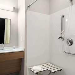 Microtel Inn & Suites By Wyndham Lynchburg in Lynchburg, United States of America from 126$, photos, reviews - zenhotels.com bathroom