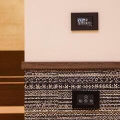 Отель Atera Business Suites сейф в номере