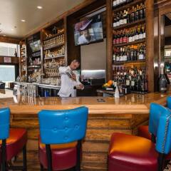 Отель Hampton Inn & Suites Chicago Downtown гостиничный бар