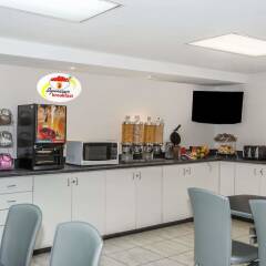 Отель Super 8 Downtown Toronto питание