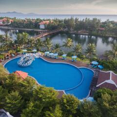 Отель KOI Resort and Spa Hoi An бассейн фото 2