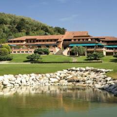 Отель Guest House Golf Club Padova Италия, Региональный парк Colli Euganei - отзывы, цены и фото номеров - забронировать отель Guest House Golf Club Padova онлайн спортивное сооружение
