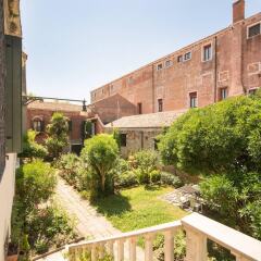 Апартаменты Apartment With 4 Bedrooms in Venezia, With Furnished Terrace and Wifi Венеция балкон